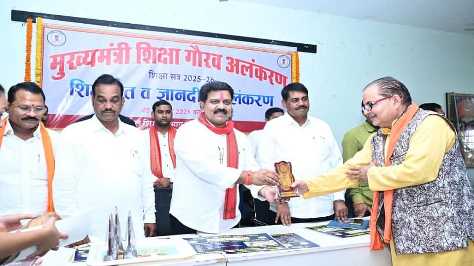 डिप्टी सीएम व अन्य