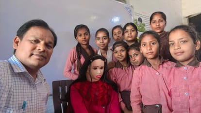 Jhansi: Teacher invented AI teacher Suman, she answers every question of the children by moving her lips