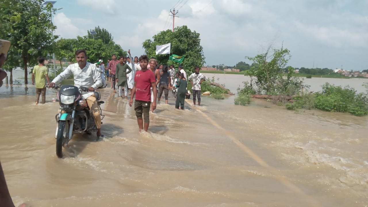 Flood water enters in Shahjahanpur medical college patients shifted