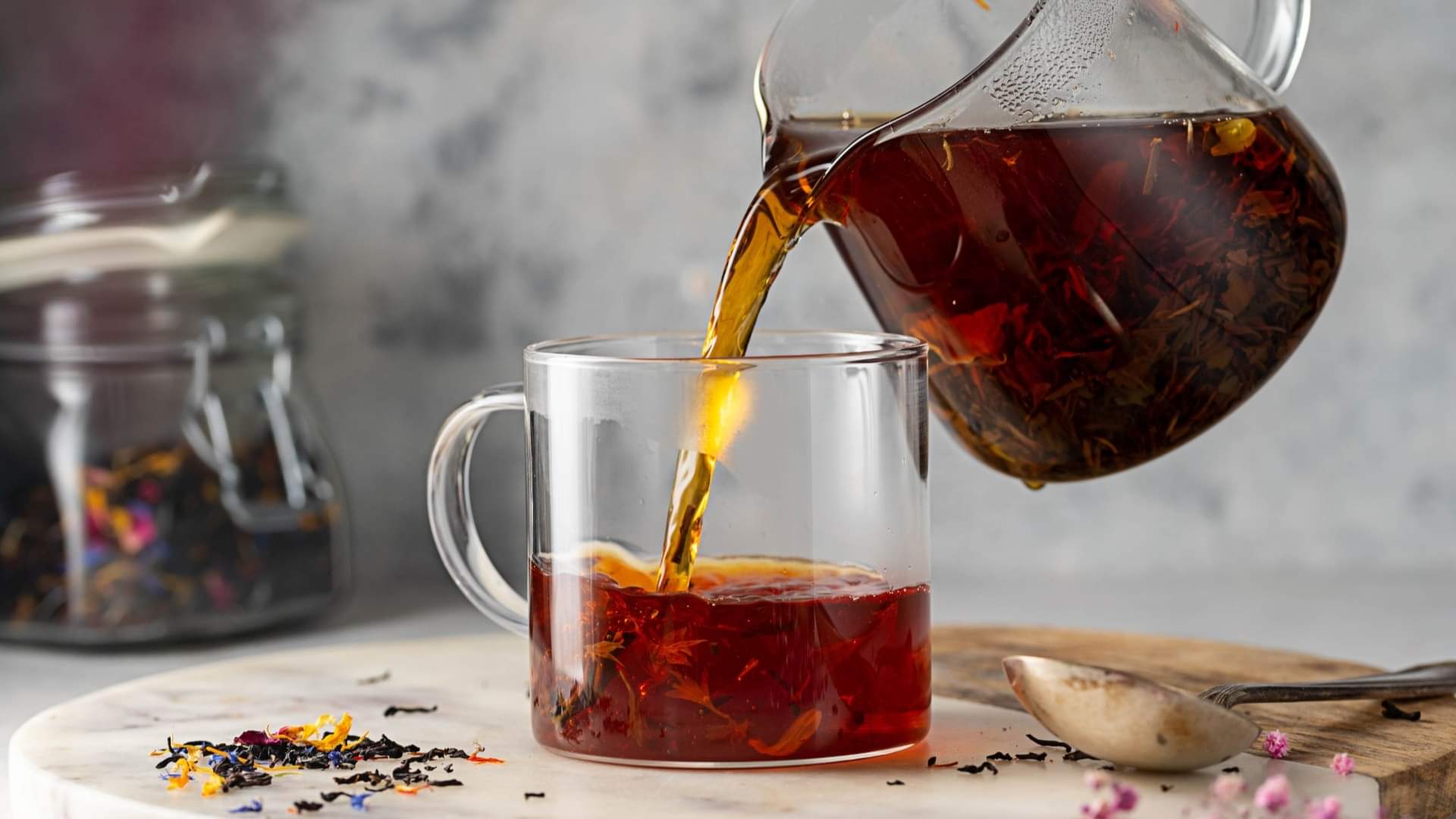 Hair Care Tips Benefits of Tea Leaf Water For Hair Black Tea Rinse Ke fayde