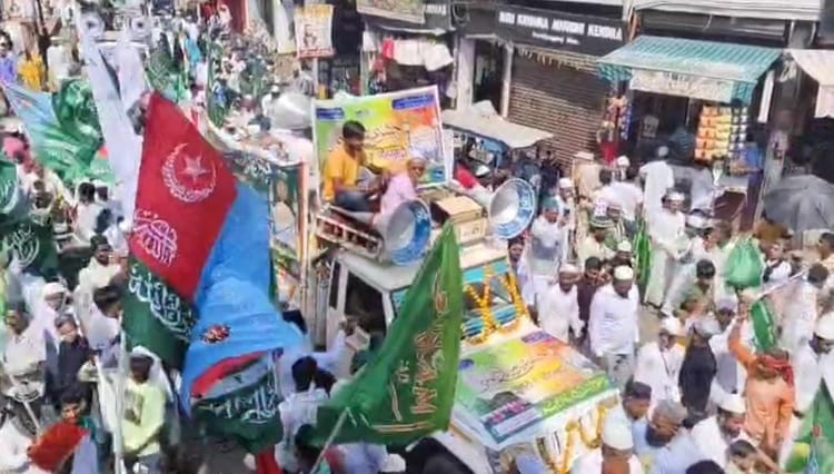 Bihar News: ईद मिलाद-उन-नबी पर मुजफ्फरपुर और सीवान में भव्य जुलूस, सुरक्षा के कड़े इंतजाम