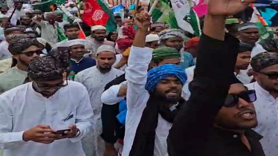 On the occasion of Eid Miladunnabi procession of Mohammadi was taken out in the city a scene of devotion and b