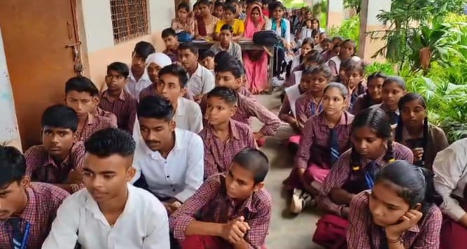 Kanpur Special event on Teachers Day in Sarsaul students became teachers teachers were honored