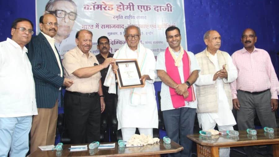 indore news Homi Daji Digvijay Singh mahaaryaman scindia sanghmitra bhargav