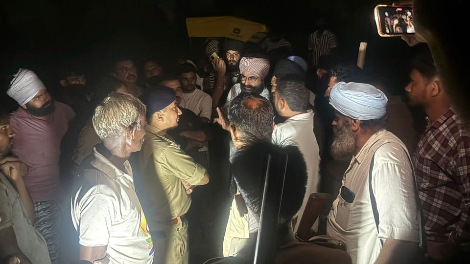 UP: Leopard terror continues in Bijnor, dragged a 12 year old girl into the field, bit her throat and killed