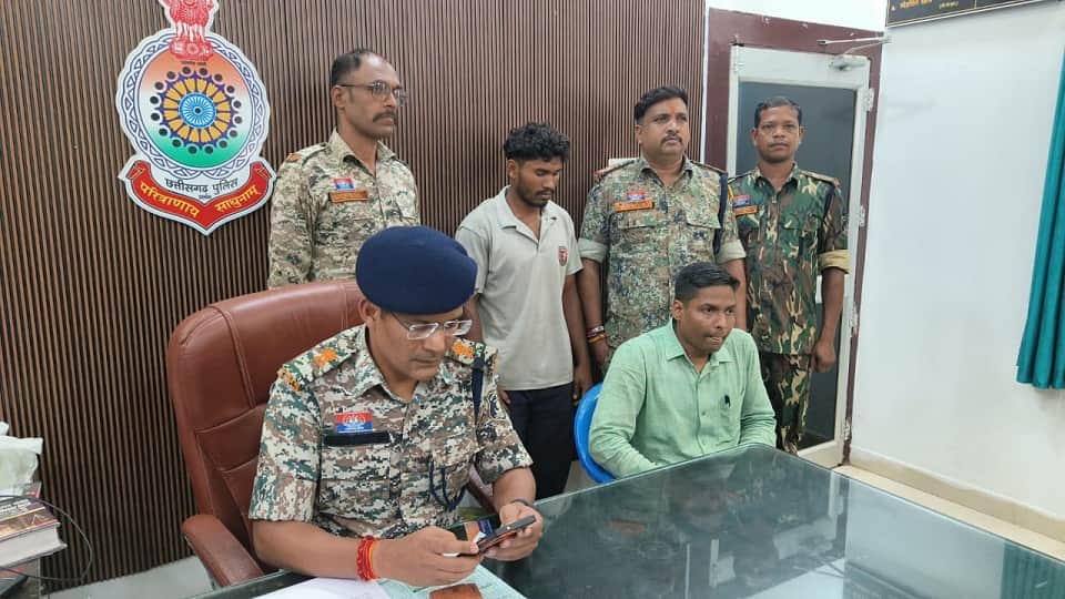 पुलिस की गिरफ्त में आरोपी