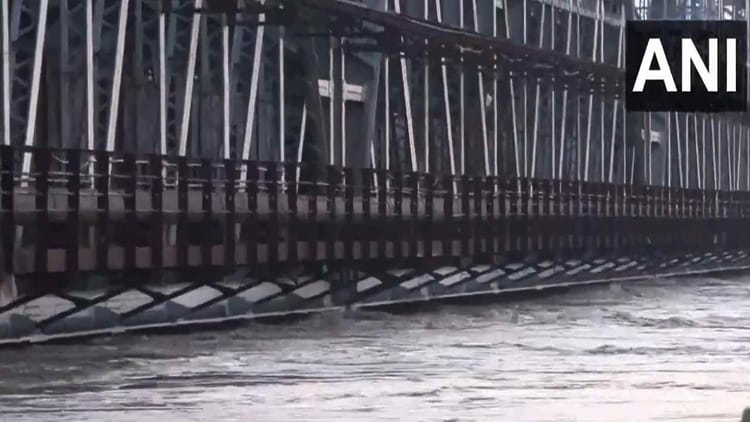 Delhi Flood News: दिल्ली में अभी भी खतरे के निशान से ऊपर यमुना, बाढ़ का खतरा बरकरार; राहत शिविरों में भी पानी