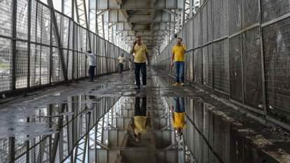 Delhi Flood Rain News live today update Yamuna still above danger mark and water in relief camps too