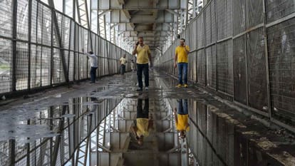 Delhi Flood Rain News live today update Yamuna still above danger mark and water in relief camps too