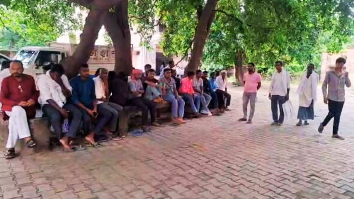 Two friends hanged themselves together in azamgarh first one was in one-sided love while