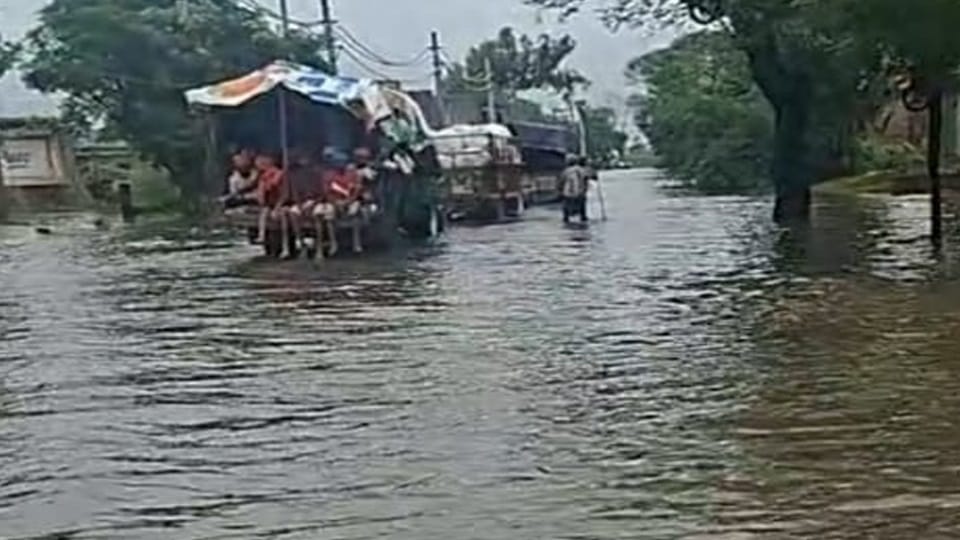 Massive destruction in Punjab Flood Mountains collapsed in Pathankot Army took charge in Ludhiana 43 died