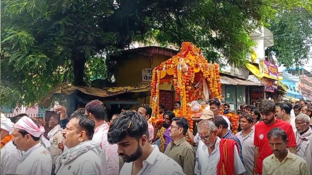Omkareshwar: Last rites of late Rao Devendra Singh, palanquin taken out