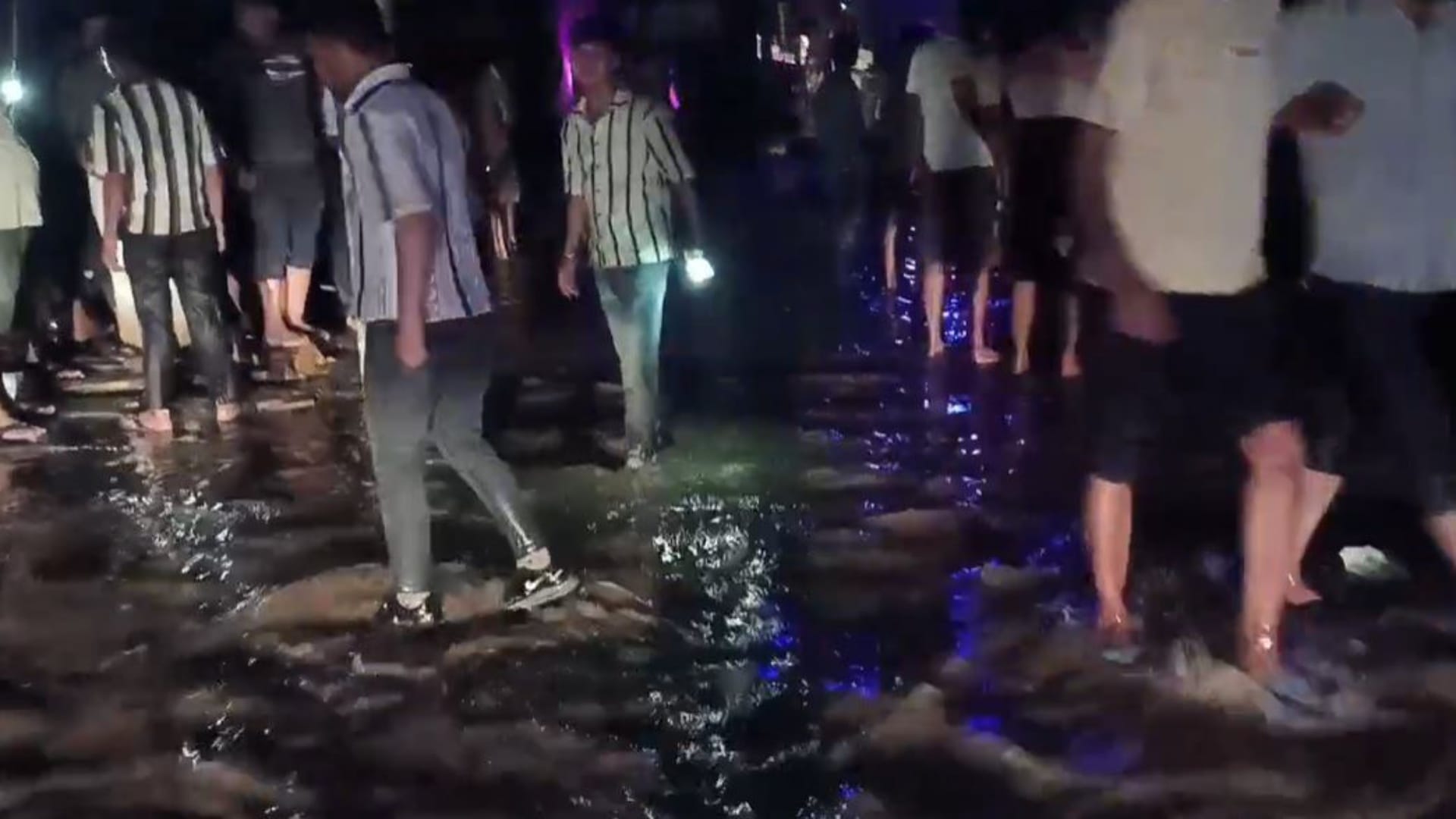 Ajmer News: Boraj pond embankment breached, water entered over 1,000 houses, tears shed during rescue