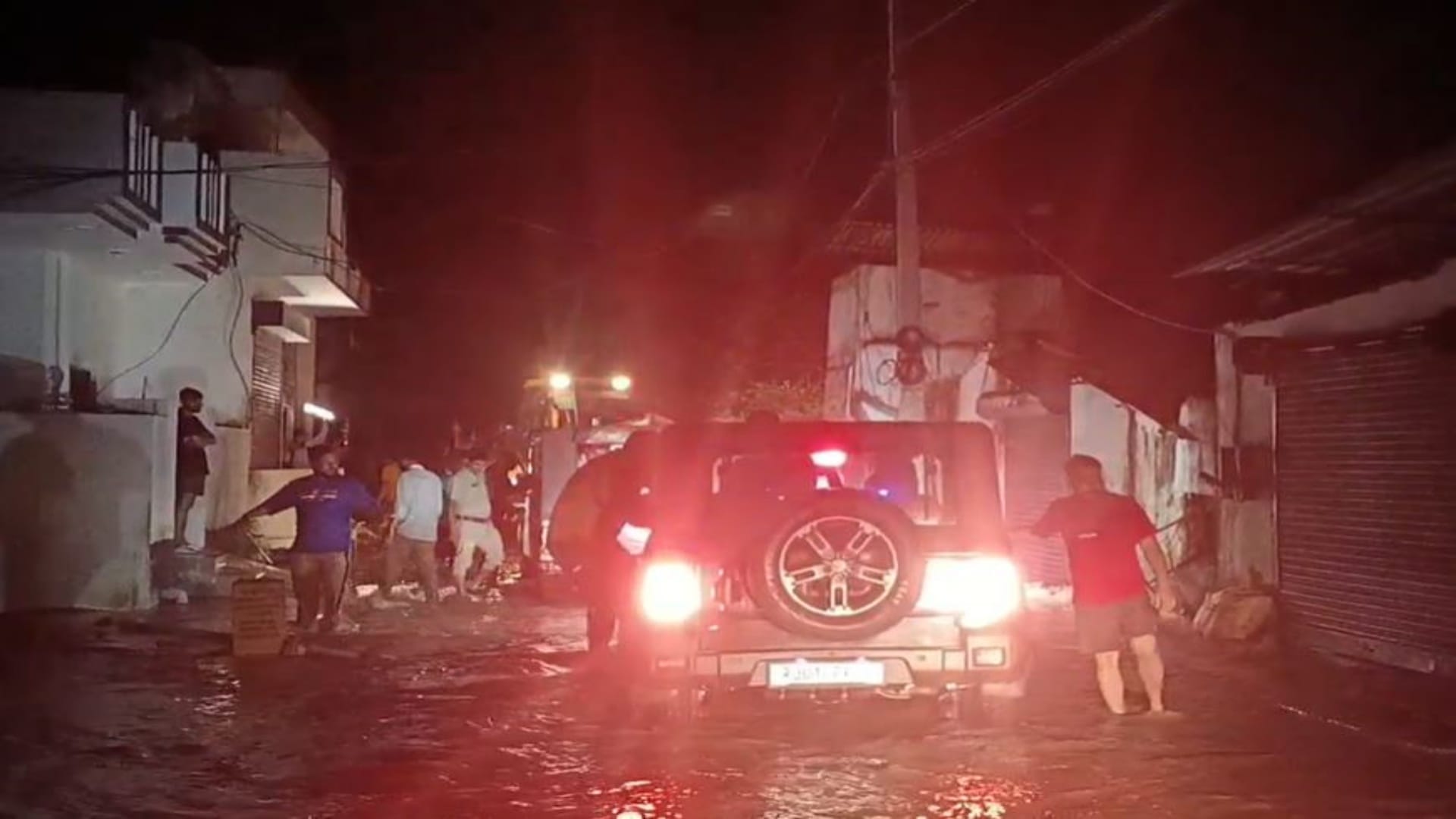 Ajmer News: Boraj pond embankment breached, water entered over 1,000 houses, tears shed during rescue