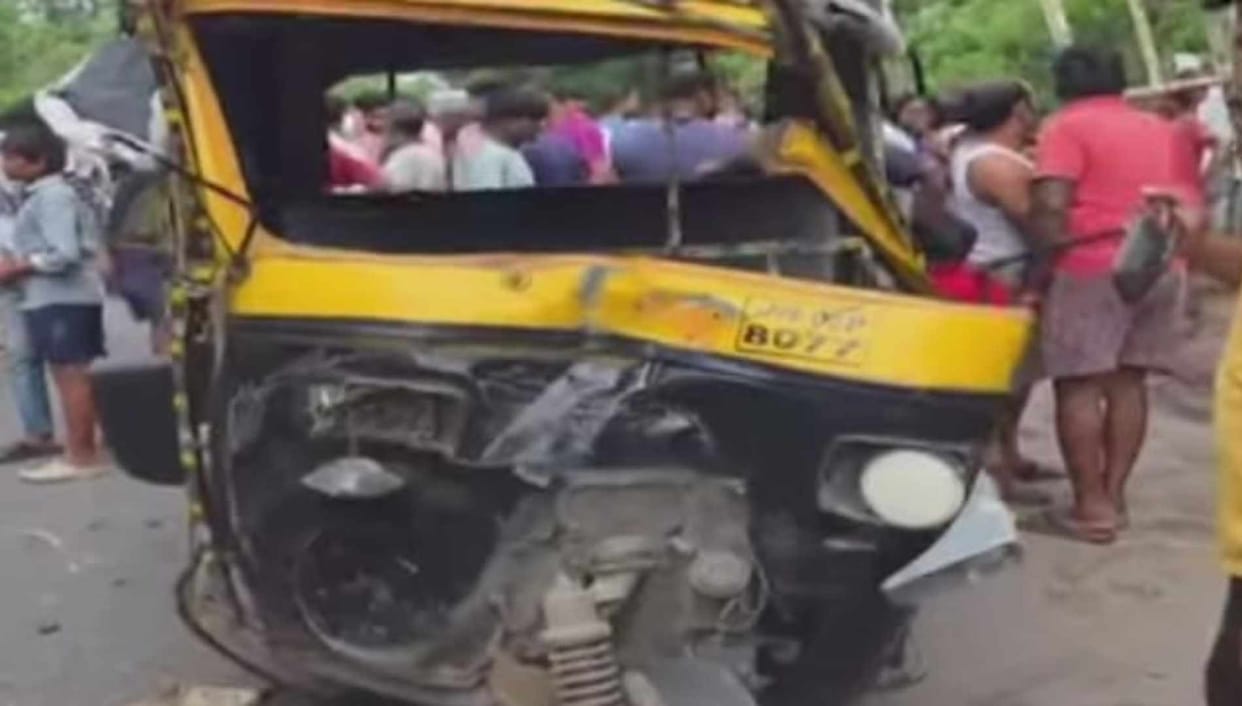 tempo and pickup collide, one dead and seven injured
