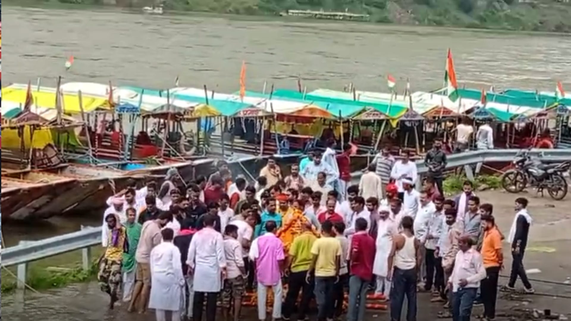 Omkareshwar: Last rites of late Rao Devendra Singh, palanquin taken out