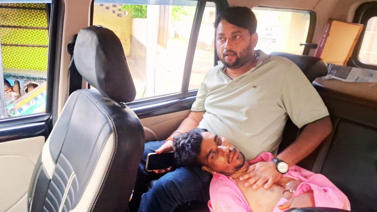 Accident in Sonbhadra Scorpio returning from Vindhyachal crushed couple riding bike husband died