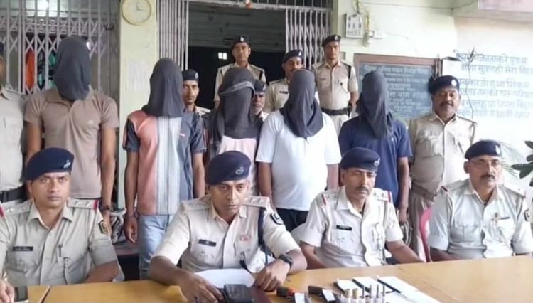 Bihar News: सीवान में पुलिस की बड़ी कार्रवाई, ज्वेलर्स पर फायरिंग और रंगदारी कांड के 5 अपराधी गिरफ्तार