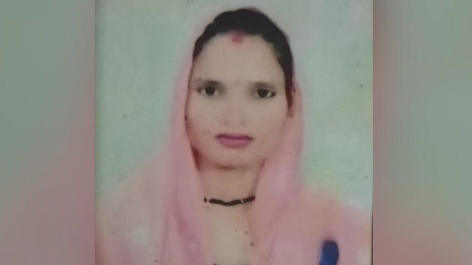Baghpat: Due to unrequited love, a young man murdered his neighbor woman, killed her and hanged her