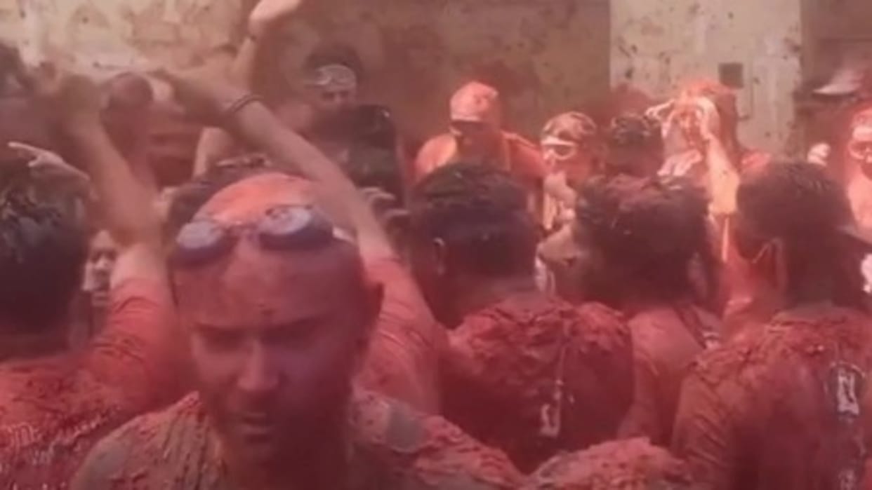 Viral Video Of Indians Dancing On Jumma Chumma Song In Spain Tomatina Festival