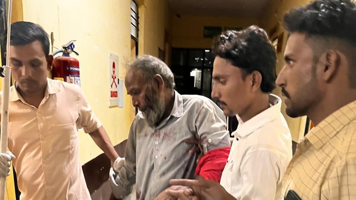 bloody clash erupted between two groups many people injured in Pilibhit