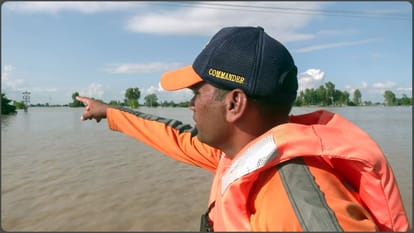 22 river monitoring stations record severe flood situation: CWC, News in Hindi