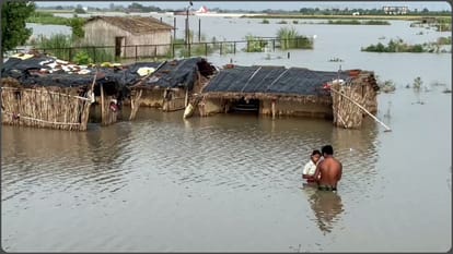 22 river monitoring stations record severe flood situation: CWC, News in Hindi