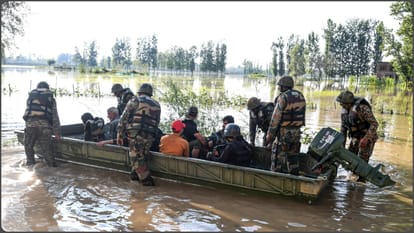 22 river monitoring stations record severe flood situation: CWC, News in Hindi