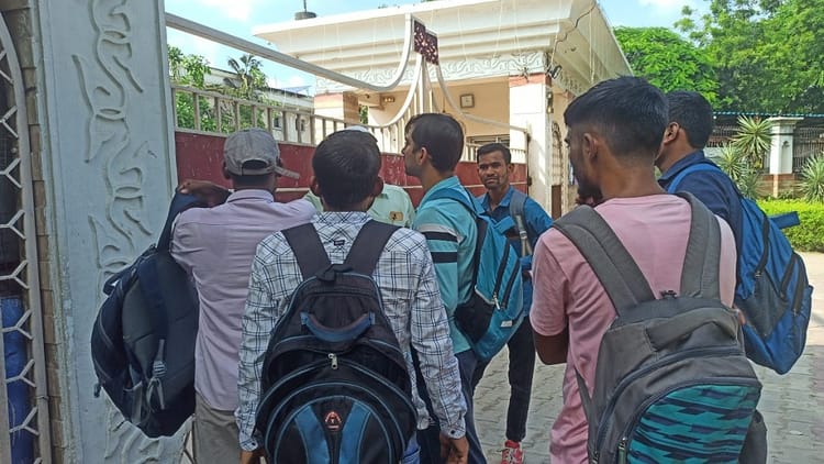 PET Exam: आधार कार्ड में फर्जीवाड़ा कर परीक्षा दे रहा अभ्यर्थी गिरफ्तार, बायोमीट्रिक जांच में पकड़ी गई गड़बड़ी