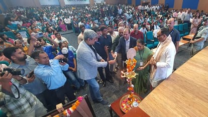 Amar Ujala Teacher Honor: Deputy Chief Minister Brajesh Pathak honored 175 teachers