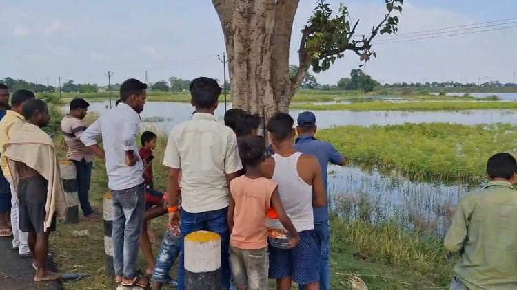 Bihar News: कटिहार में आसमान से गिरी बिजली ने लील लीं तीन जिंदगियां, मौत से इलाके में मचा कोहराम