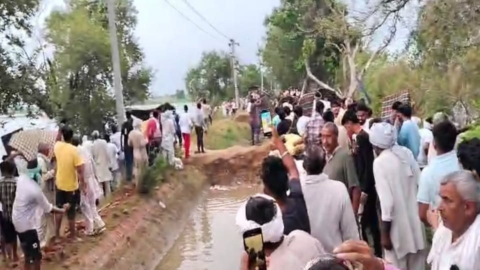 25 people injured in stone pelting at Hisar