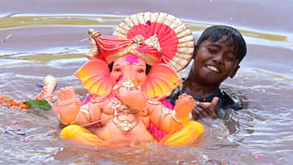 Ganpati Visarjan 2026 Chant These Powerful Mantras Before Bidding Farewell to Bappa in hindi
