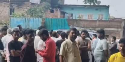 ग्रामीणों ने भरनो चौक पर एनएच-23 को जाम कर दिया।