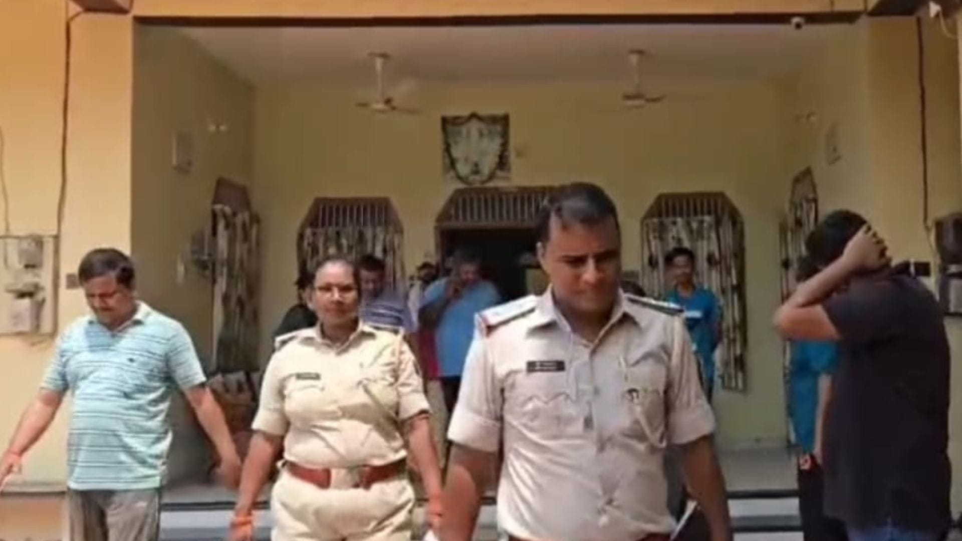 घटनास्थल पर पहुंची पुलिस