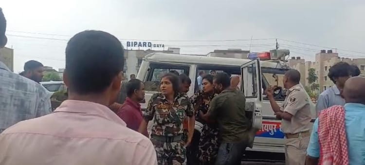 Bihar Accident: गया जी में पुलिस वाहन और पंच वाहन की टक्कर, दोनों चालक गंभीर; तीन महिला पुलिसकर्मी घायल