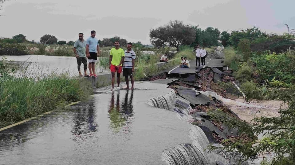 Flood in Haryana Ghaggar is taking a terrible form in Sirsa, Fatehabad and Kaithal Water is filling in village