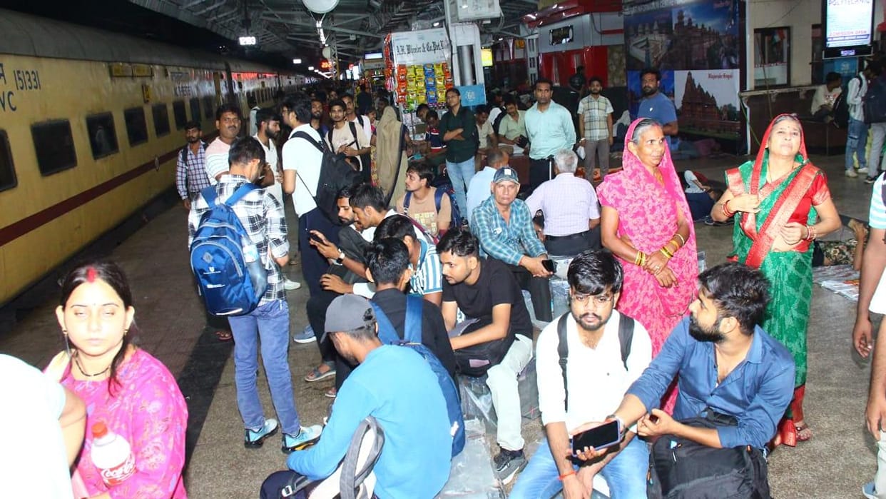 Jhansi: 71616 candidates will appear for PET exam at 39 centers, help desk has been set up