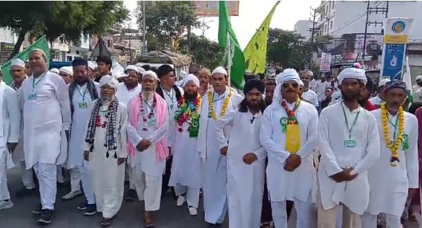 Kanpur Jalsa e Mohammadi took place with great pomp in Shuklaganj welcomed with shower of flowers