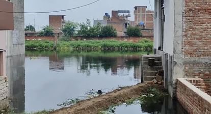 UP Floods wreak havoc hundreds of villages become islands water filled in colonies in Agra-Mathura