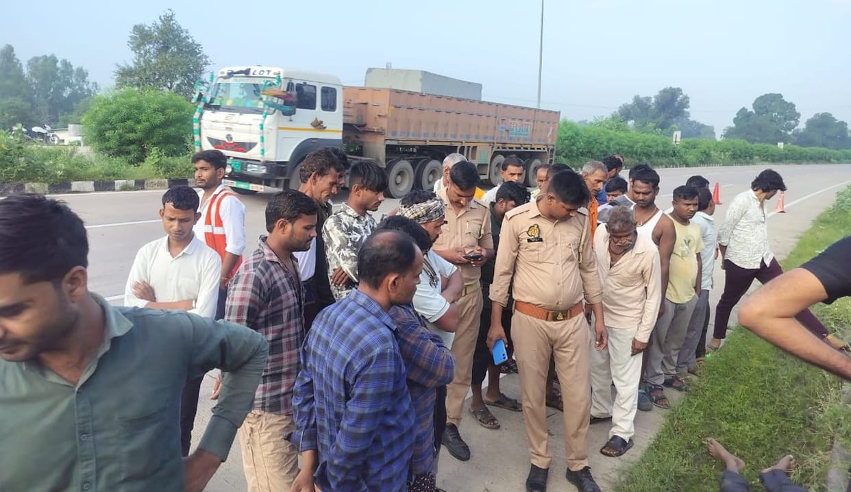 Kanpur Dehat Body of school vehicle driver found family alleges murder police engaged in investigation