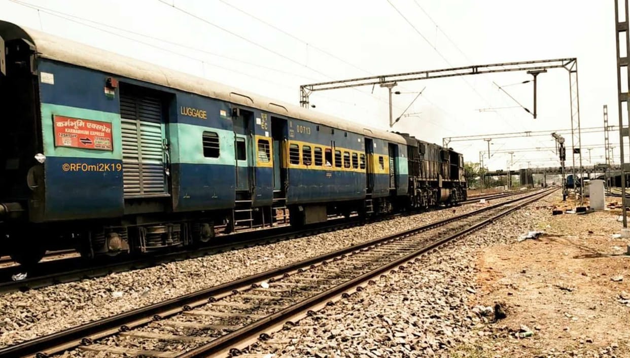 Karmabhoomi Express attacked, engine damaged, five teenagers arrested by police