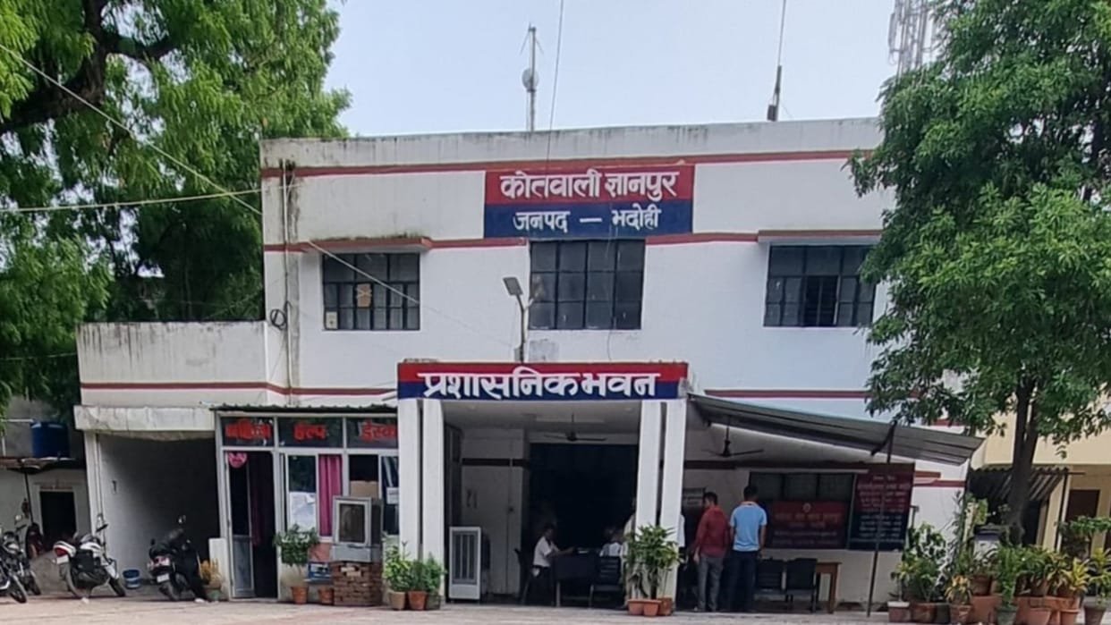 PET Exam 2025 youth caught giving exam in place of someone else in bhadohi