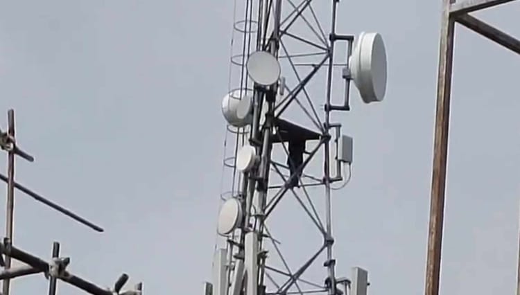 Bihar News: ससुराल जाने से नाराज महिला ने उठाया नाटकीय कदम, टावर पर चढ़कर दी आत्महत्या की धमकी