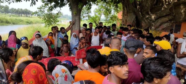 Bihar News: नदी में नहाने गए किसान की डूबने से मौत, परिजनों में मचा कोहराम; गोताखोरों की मदद से शव बाहर निकाला