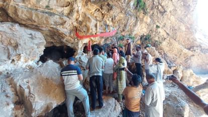 Local muslim found Shivling like structure in a stone quarry in Manasbal.