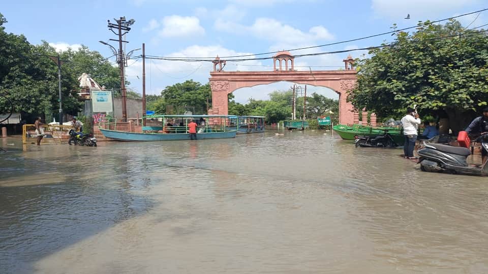 Mathura flooded due to rising water level of Yamuna
