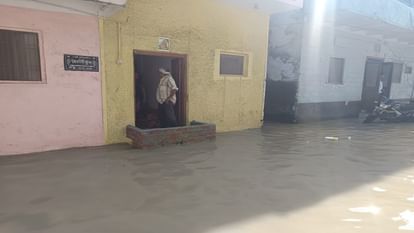 Mathura flooded due to rising water level of Yamuna