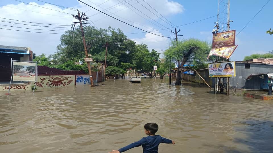Mathura flooded due to rising water level of Yamuna