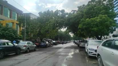 नोएडा में बारिश